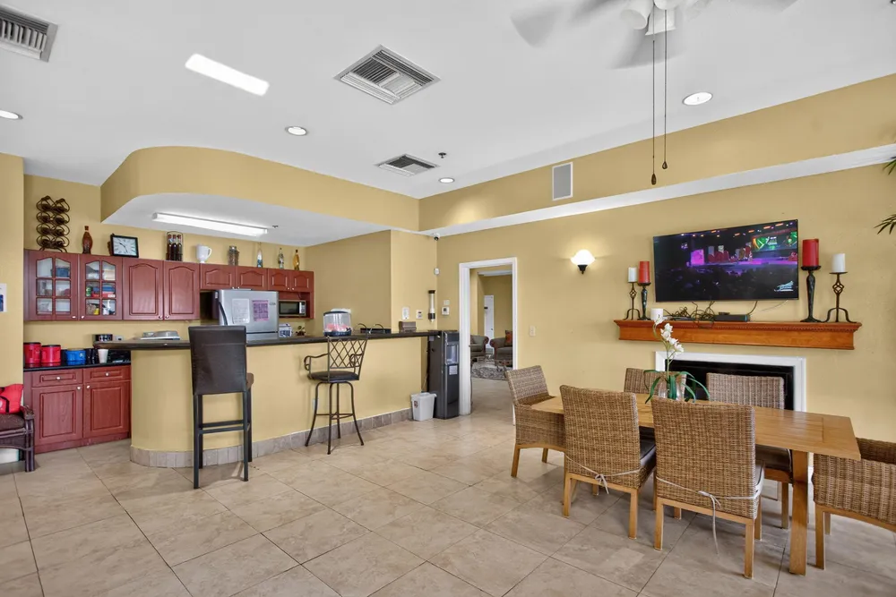 2425 NW 33rd St, Oakland Park, FL 33309