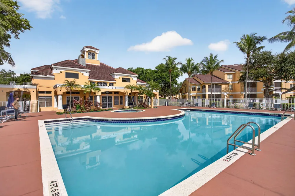 2425 NW 33rd St, Oakland Park, FL 33309