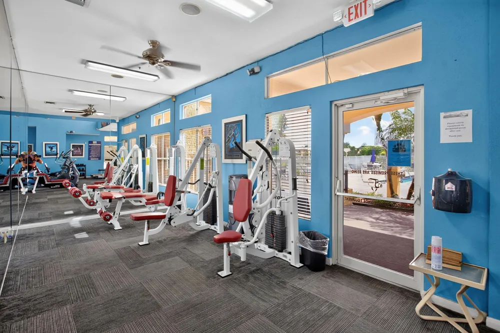 2425 NW 33rd St, Oakland Park, FL 33309