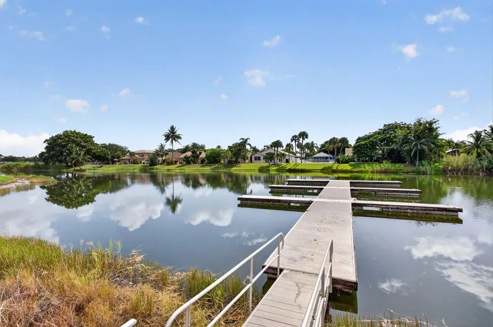 2425 NW 33rd St, Oakland Park, FL 33309
