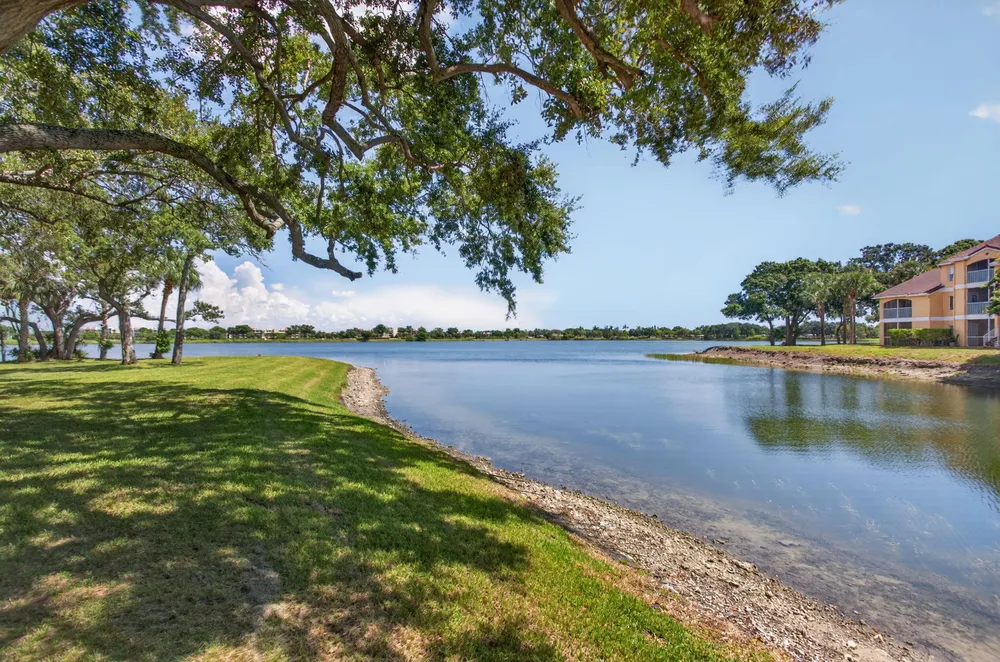 2425 NW 33rd St, Oakland Park, FL 33309