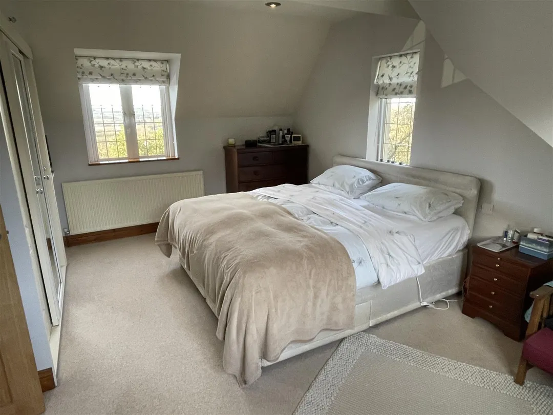 https://mr0.homeflow-assets.co.uk/files/photo/image/48235/4721/_x_/Y76IkvG3pkupPbp9tm9Xbg.jpg