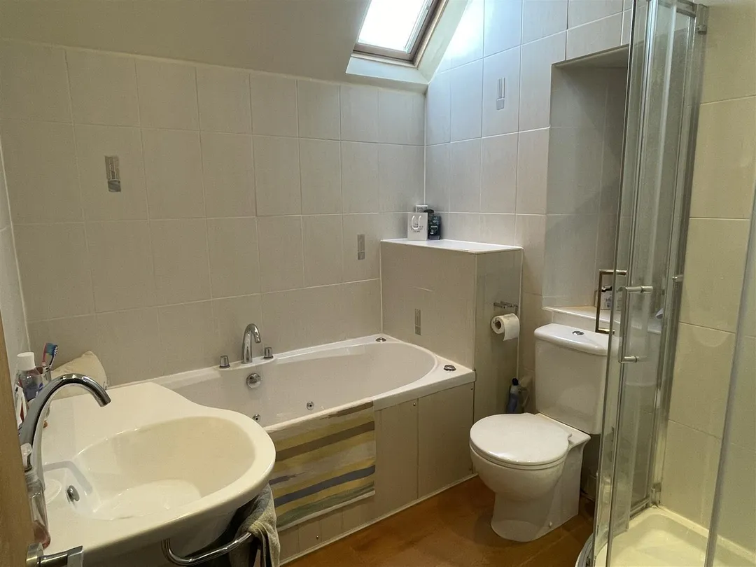 https://mr0.homeflow-assets.co.uk/files/photo/image/48235/4725/_x_/mM2mER8fnU6vGj4VmlfwEw.jpg