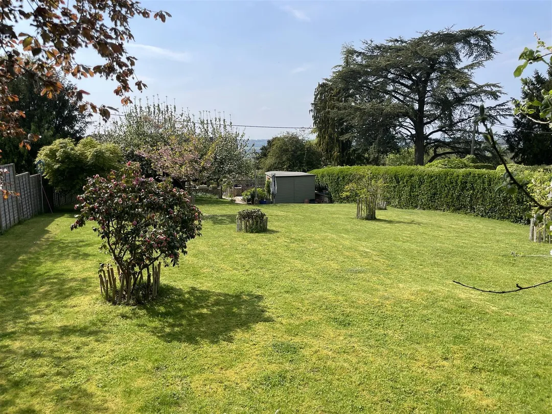 https://mr0.homeflow-assets.co.uk/files/photo/image/48235/4727/_x_/KsLo6pEQOU2x6pGOP71z3A.jpg