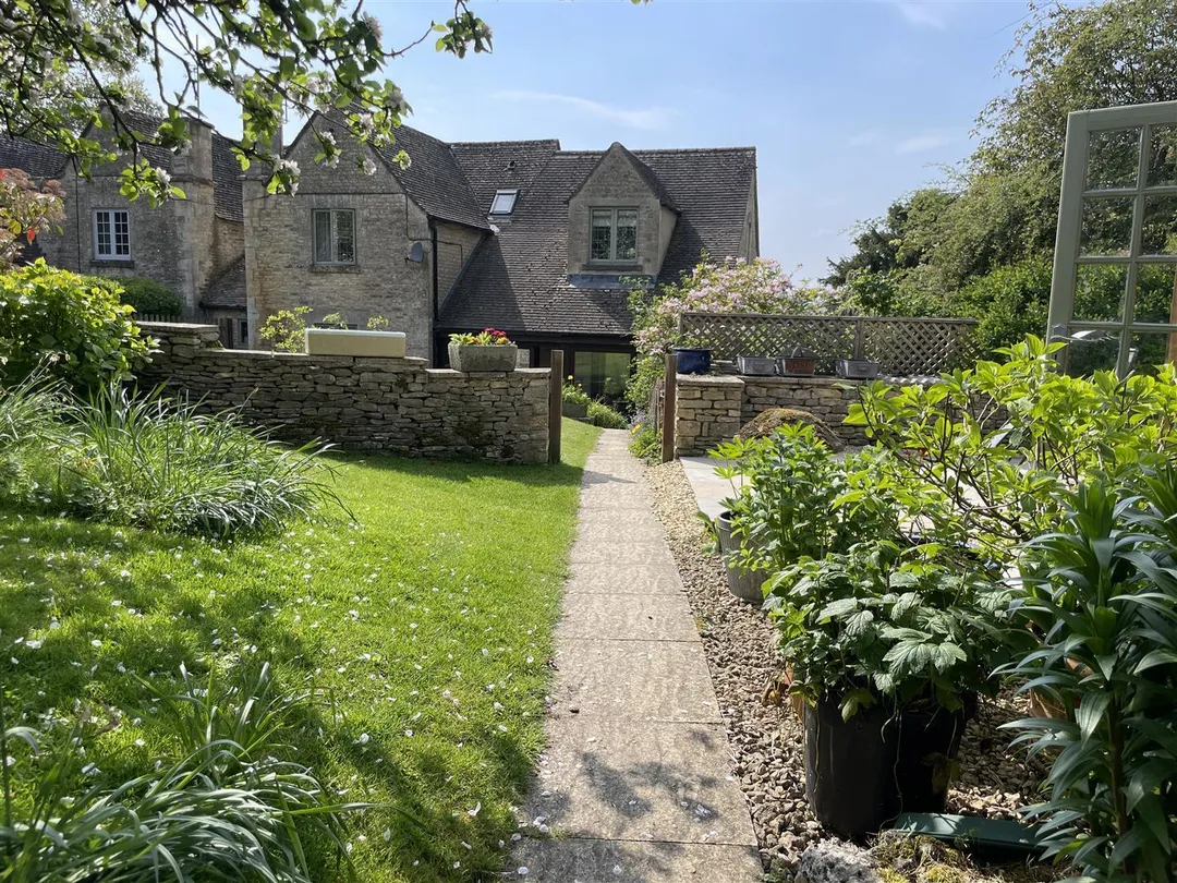 https://mr0.homeflow-assets.co.uk/files/photo/image/48235/4733/_x_/T2T-1fy79Ey2fuL0yPXmrg.jpg