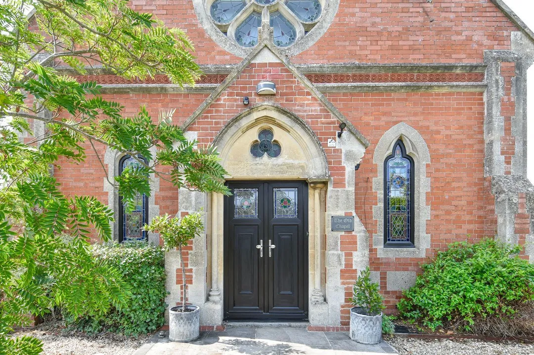 https://mr0.homeflow-assets.co.uk/files/photo/image/48235/9017/_x_/52514660.jpg