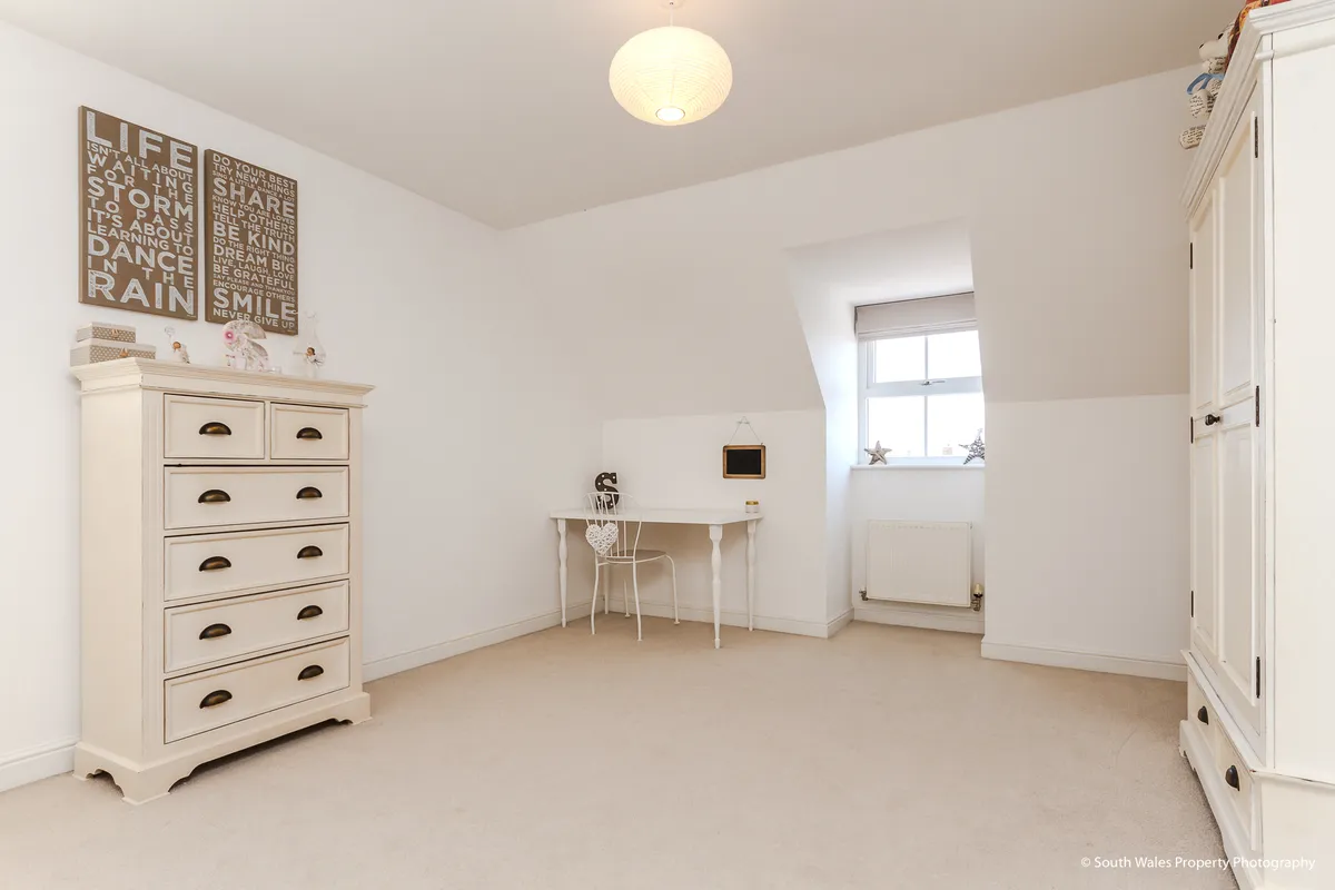 SANDERLING WAY, PORTHCAWL, CF36 3TD