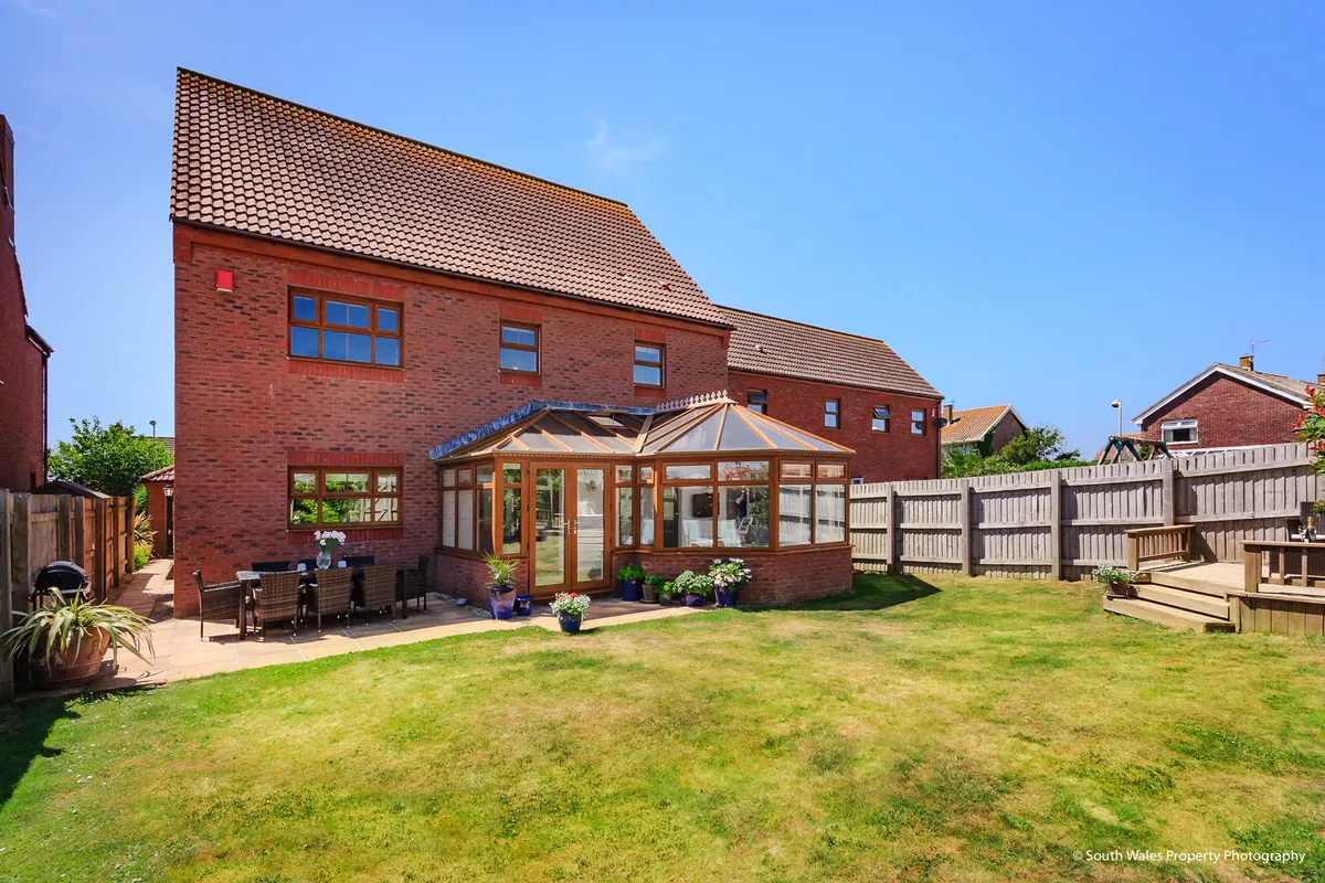 SANDERLING WAY, PORTHCAWL, CF36 3TD