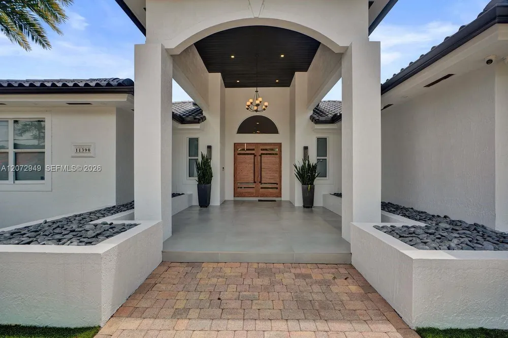 11390 SW 30th St, Miami, FL 33165
