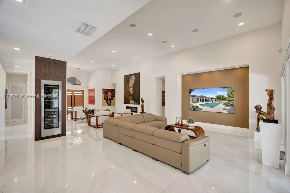 11390 SW 30th St, Miami, FL 33165