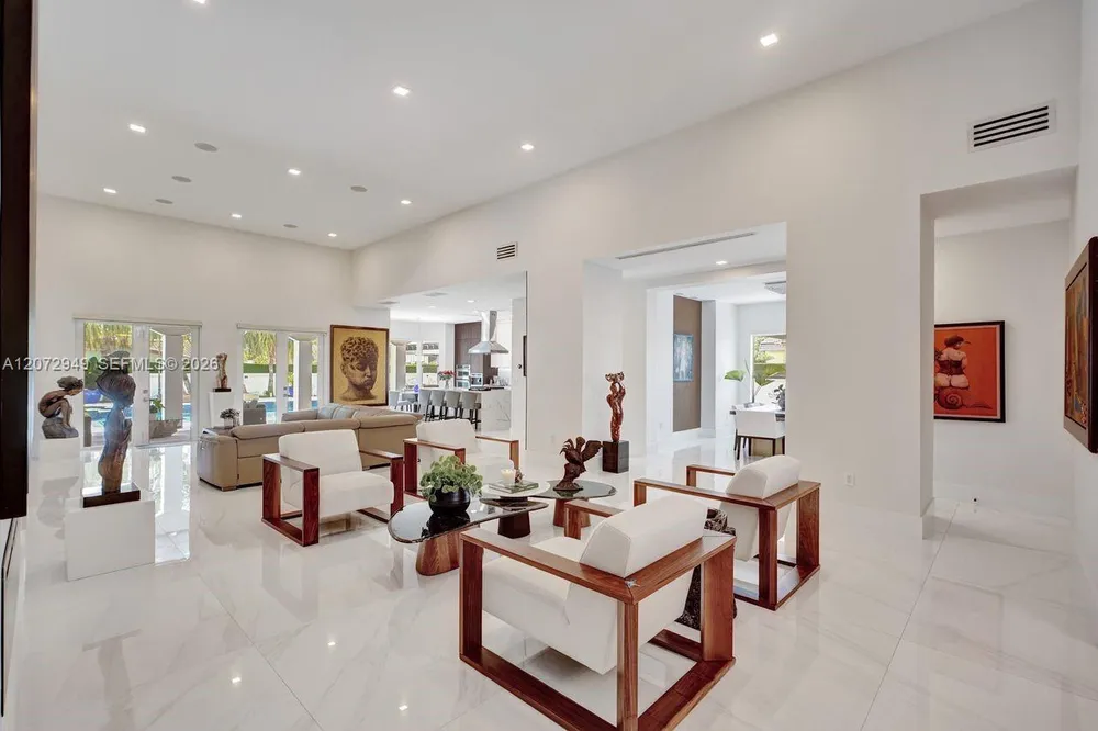11390 SW 30th St, Miami, FL 33165