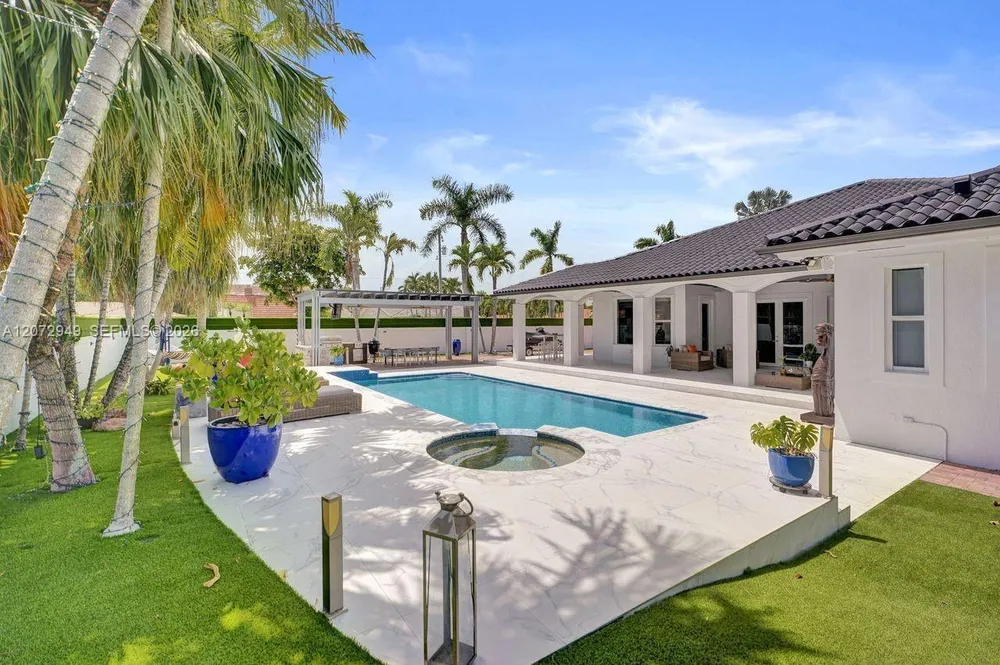 11390 SW 30th St, Miami, FL 33165