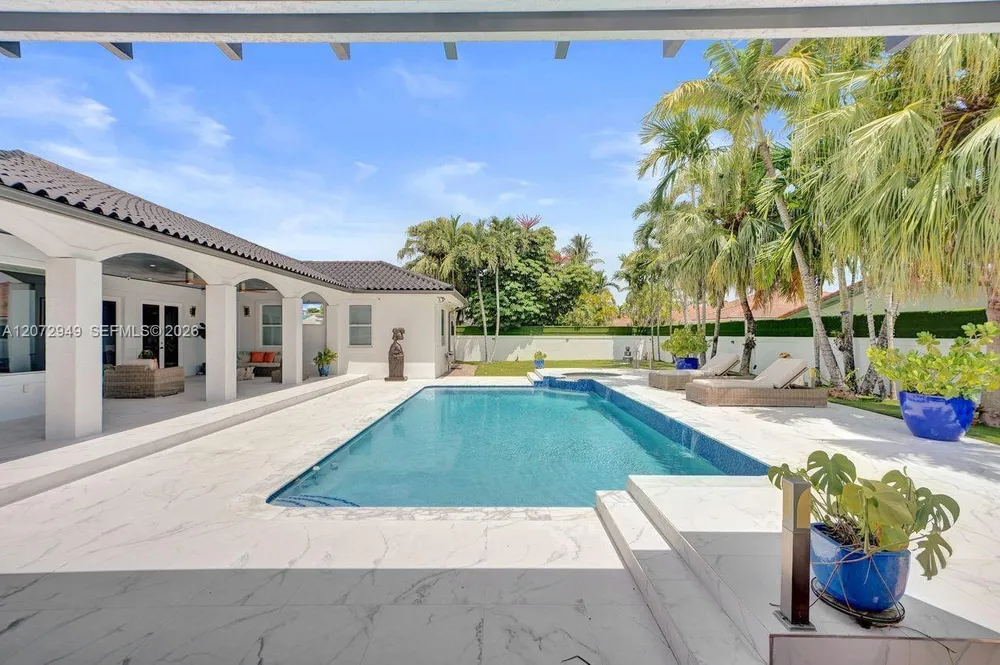 11390 SW 30th St, Miami, FL 33165