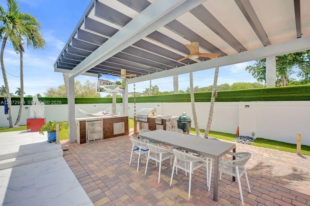 11390 SW 30th St, Miami, FL 33165