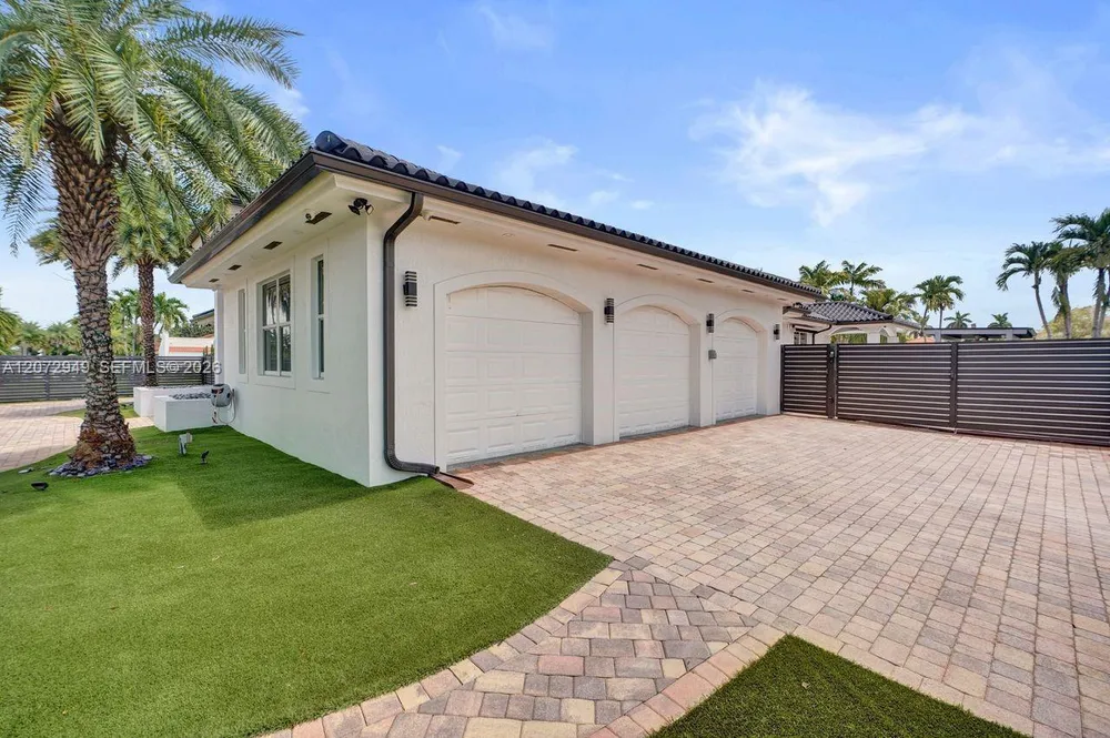 11390 SW 30th St, Miami, FL 33165