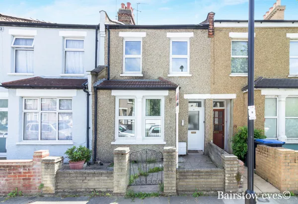 Poynter Road, Enfield, EN1