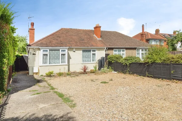 Stratford Road, Roade, Northampton, N...