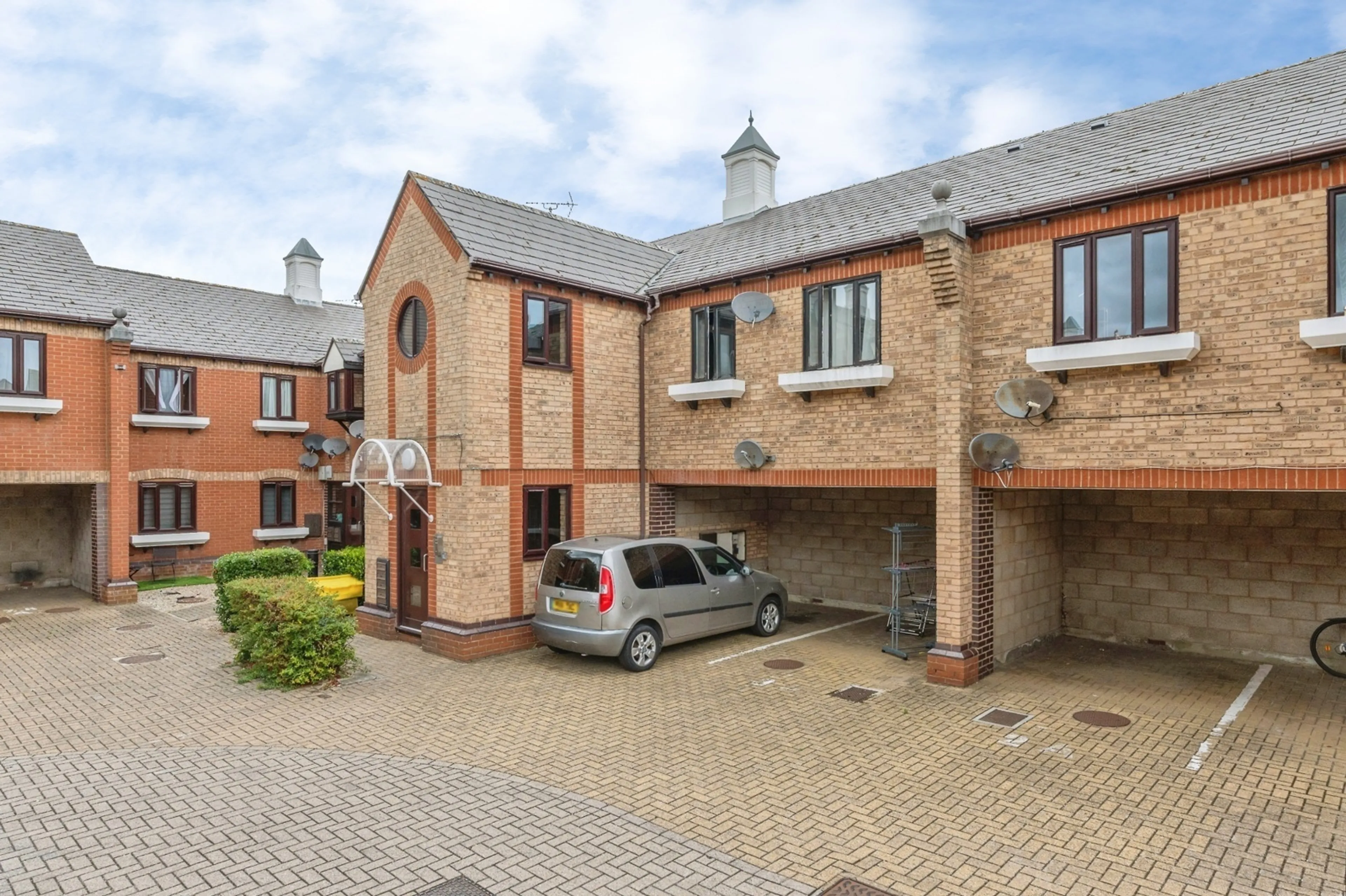 Property photo 0
