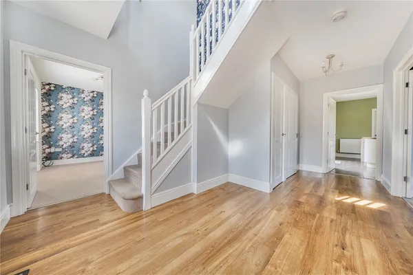 Hillfield Road, Oundle, PE8 photo 2