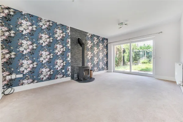 Hillfield Road, Oundle, PE8 photo 3