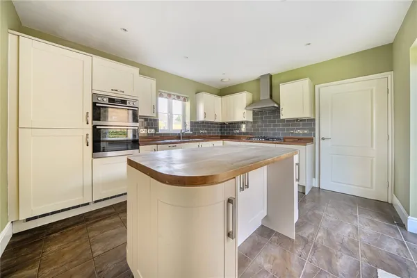 Hillfield Road, Oundle, PE8 photo 4