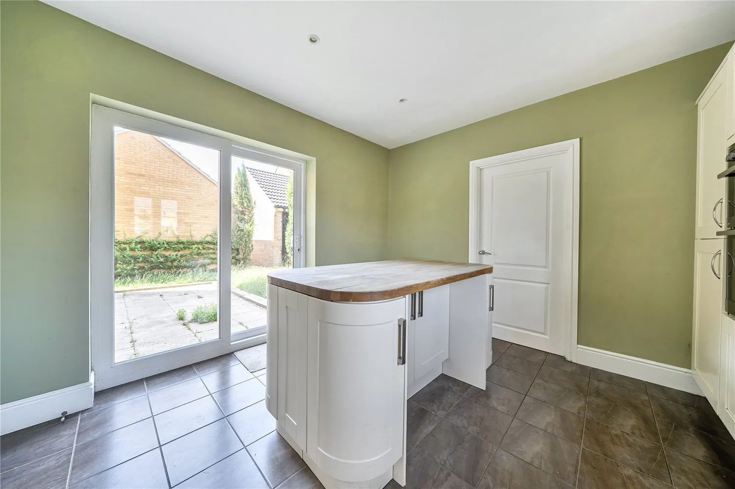Hillfield Road, Oundle, PE8 photo 5