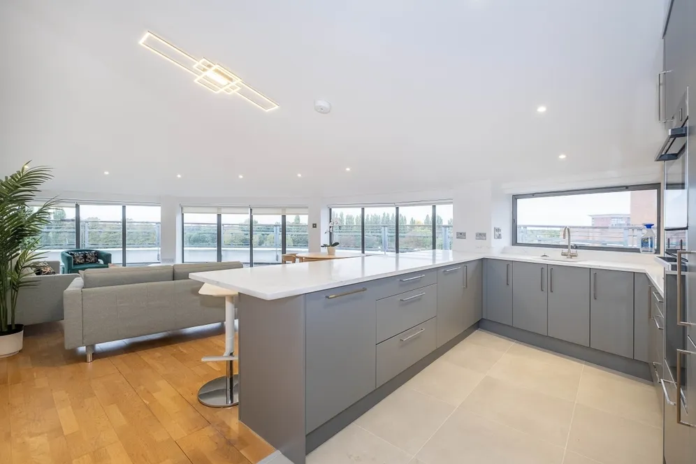 Avante Court Kingston Upon Thames KT1 photo 2