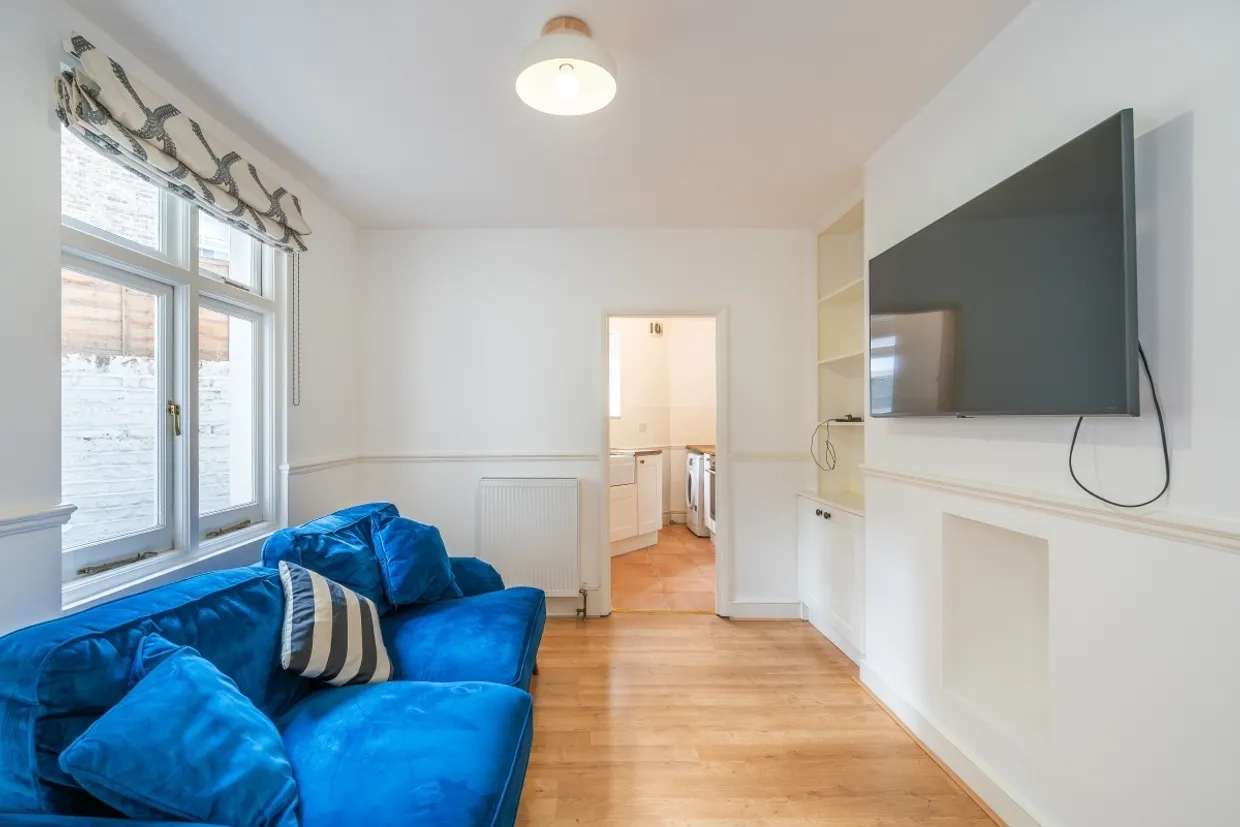 Strathblaine Road London SW11 photo 3