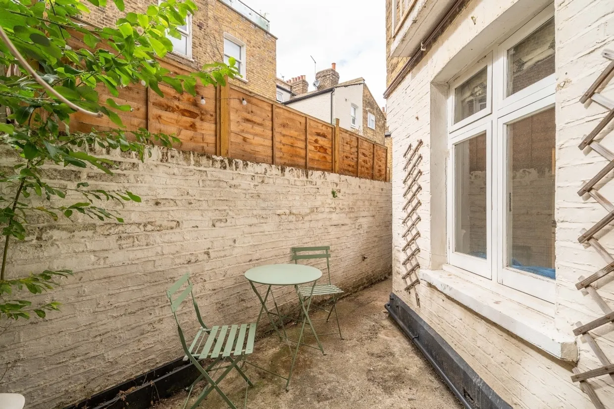 Strathblaine Road London SW11 photo 5