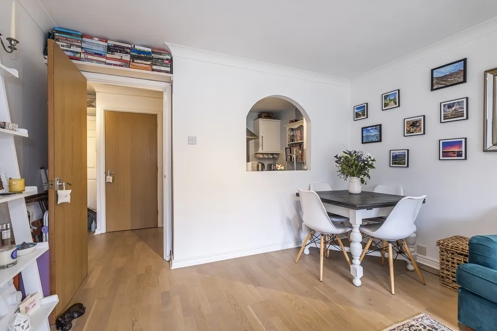 Ravensbury Road London SW18 photo 4