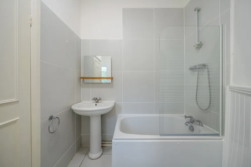 Strathblaine Road London SW11 photo 14