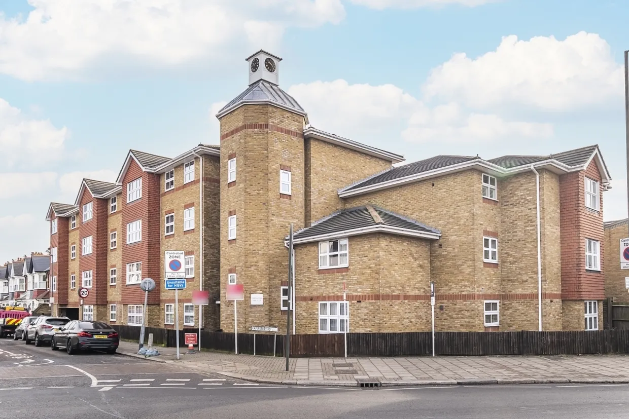 Ravensbury Road London SW18 photo 9