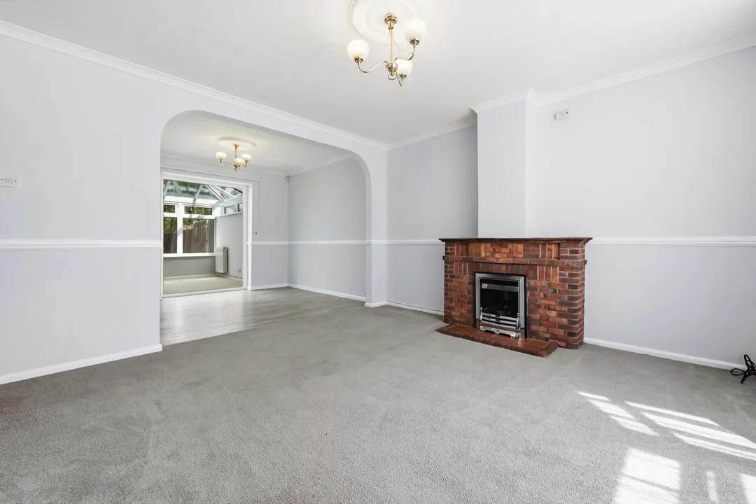 https://mr0.homeflow-assets.co.uk/files/photo/image/48240/4632/_x_/23218_cbea_1316590991_IMG_9.jpg