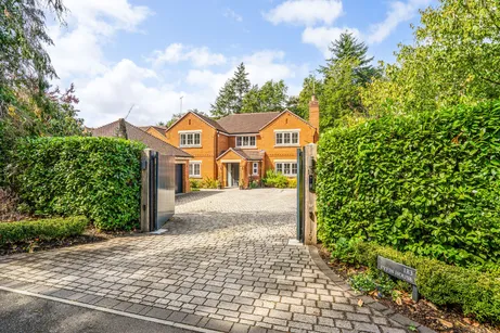 Upper Chobham Road, Camberley, GU15