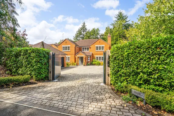 Upper Chobham Road, Camberley, GU15