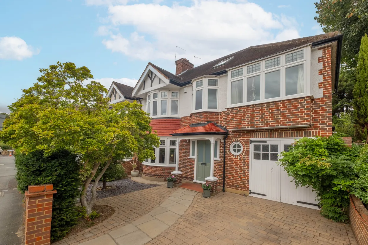 Popes Avenue, Twickenham, TW2 photo 1