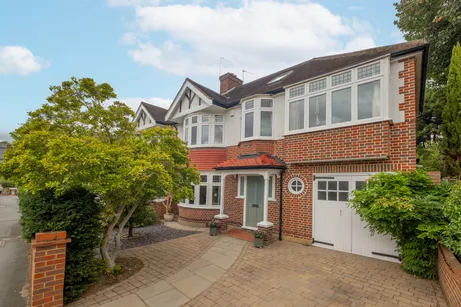 Popes Avenue, Twickenham, TW2