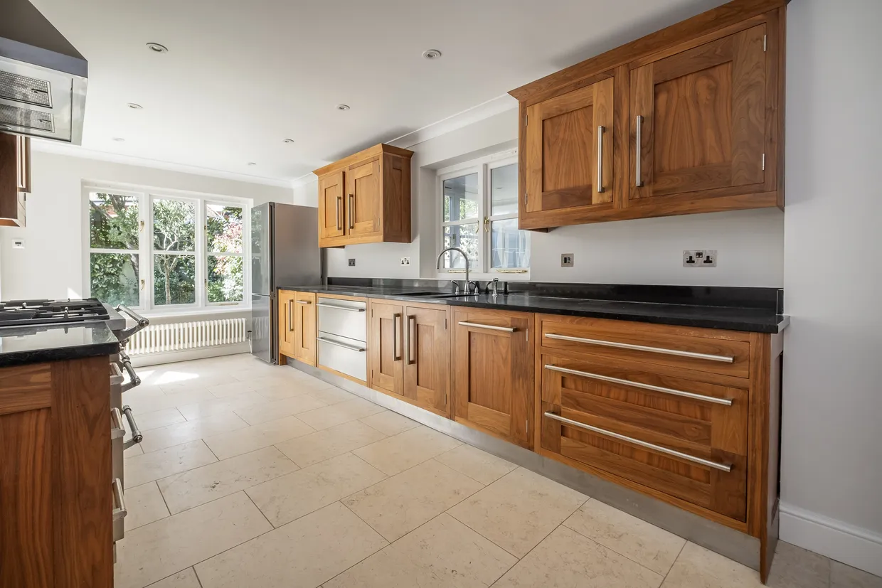 Bainbridge Close, Richmond, TW10 photo 5