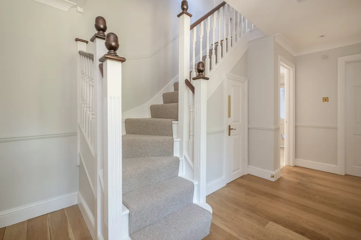Bainbridge Close, Richmond, TW10 photo 8