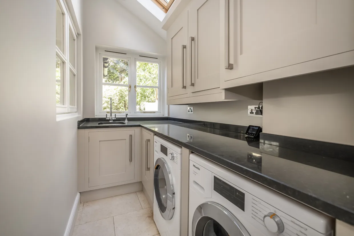 Bainbridge Close, Richmond, TW10 photo 10