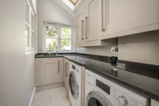 Bainbridge Close, Richmond, TW10 photo 10