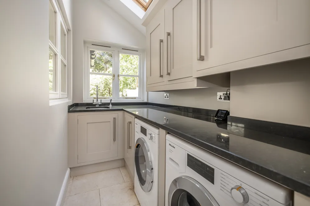 Bainbridge Close, Richmond, TW10 photo 10