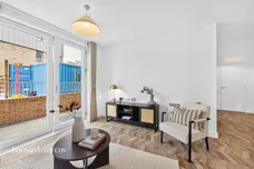 High Road, Finchley, London, N12