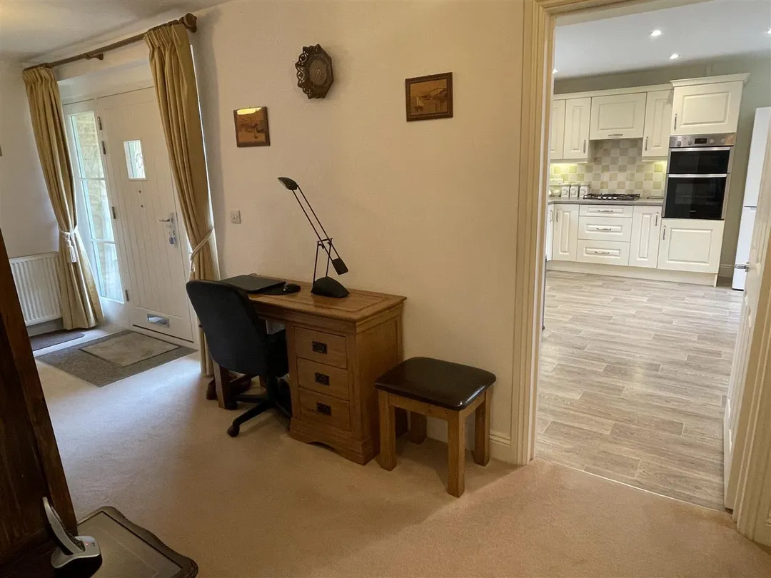 https://mr0.homeflow-assets.co.uk/files/photo/image/48245/0951/_x_/4u7KsV-UHEaByWspq27Ufg.jpg