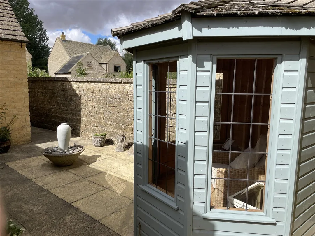 https://mr0.homeflow-assets.co.uk/files/photo/image/48245/0959/_x_/GXEqEZxaikKxgVml0wEKvw.jpg
