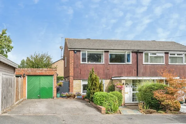 High Tree Close, ADDLESTONE, Surrey, ...