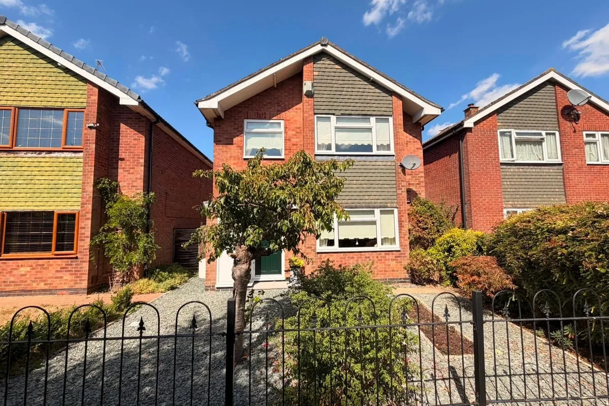 Lennon Close, Rugby