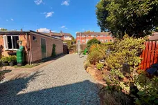 Lennon Close, Rugby