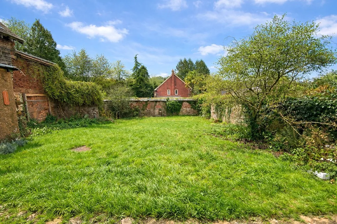 https://mr0.homeflow-assets.co.uk/files/photo/image/48250/0541/_x_/SOU240737_24.jpg