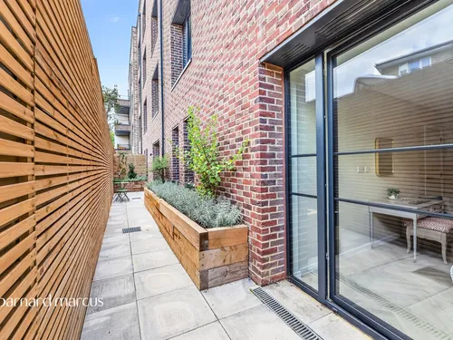Meadow House, Fallsbrook Road, Londonphoto